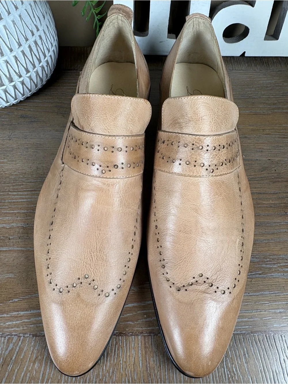 Lusquinos Classic Tan Leather Slip-On Loafers with Brogue Detailing